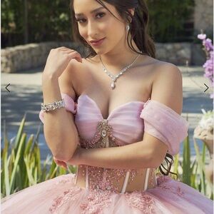 Meet your Posher, Elida